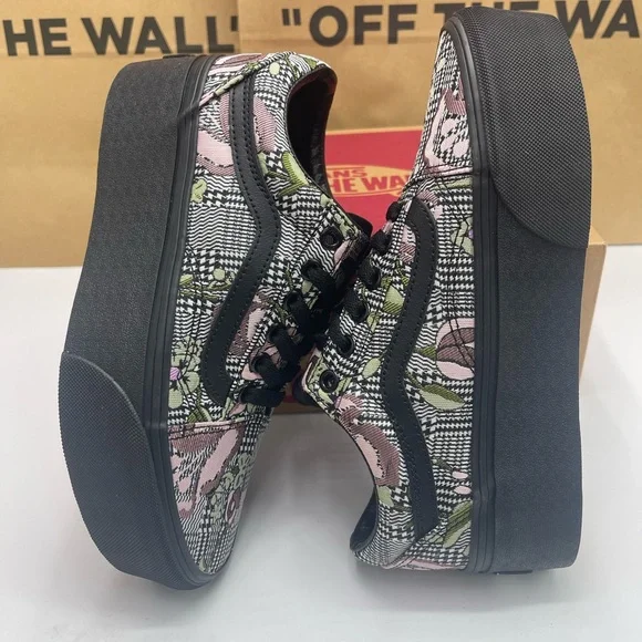 Vans Women's Old Skool Stackform Platform Sneakers
Tapestry Floral B
VN0009PZBM8 - Picture 5 of 16
